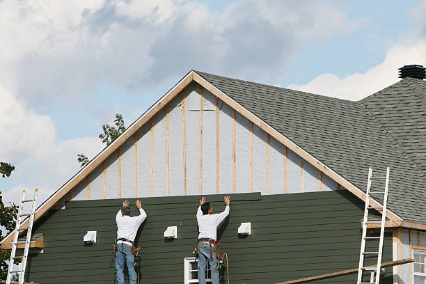 Professional Emergency Siding Repair technician working in Vincentown, NJ